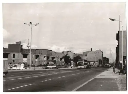 Fotografie unbekannter Fotograf, Ansicht Berlin-Mitte, Bus in der Leipziger Strasse / Leipziger Platz