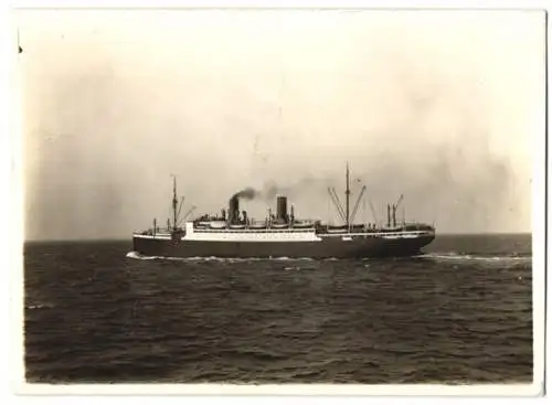 Fotografie unbekannter Fotograf und Ort, Dampfer Stuttgart auf offener See, Schiff