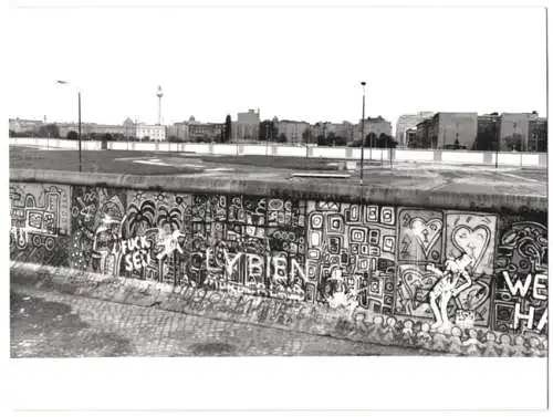 Fotografie Ursula Röhnert, Berlin, Ansicht Berlin, Blick auf die Berliner Mauer mit Grenzstreifen