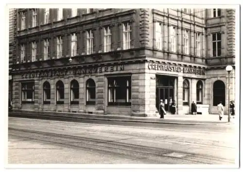 Fotografie unbekannter Fotograf, Ansicht Wien, Gebäude der Creditanstal-Bankverein in der Schwarzenbergstrasse
