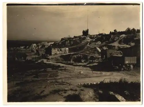 4 Fotografien unbekannter Fotograf, Ansicht Selens, Bunkeranlage Sandsteinhöhlen, den Franzosen abgenommen 1918