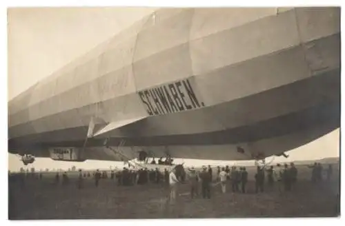 Fotografie Zeppelin Luftschiff Schwaben kurz nach der Landung