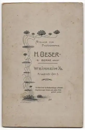 Fotografie H. Oeser, Weinheim i. B., Friedrich-Str. 5, Junges Ehepaar im Sonntagsstaat, sie mit einer Brosche am Kragen