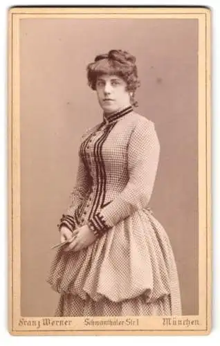 11 Fotografien Franz Werner, München, Portrait Emma von Müller, Edle von Seehof, Fotos von 1870-1887, teils Koloriert