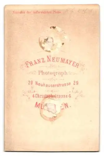 Fotografie Franz Neumayer, München, Portraitmalerin Emma von Müller, Edle von Seehof im Jahre 1879, Handkoloriert