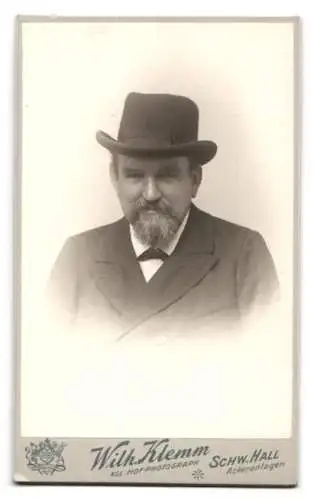 Fotografie Wilhelm Klemm, Schwäbisch-Hall, Ackeranlagen, Jugendstil-Dame hält Portrait-Foto, Rückseitig Herren-Portrait