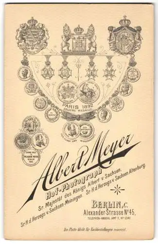 Fotografie Albert Meyer, Berlin, Alexanderstrasse 45, Kgl. Wappen von Sachsen & Messemedaillen, Rückseitig Paar Portrait