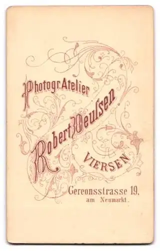 Fotografie Robert Deussen, Viersen, Gereonstrasse 19, Portrait Geistlicher mit Brille