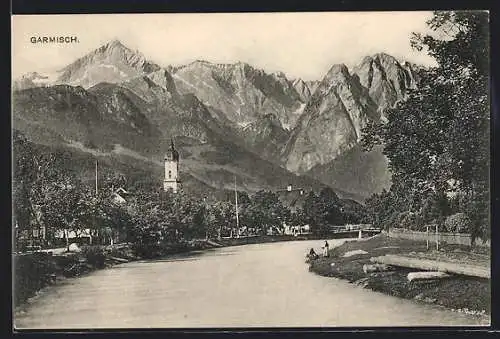 AK Garmisch, Flusspartie mit Kirche und Bergblick