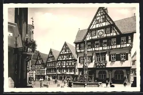 AK Urach / Württbg., Rathaus mit Marktbrunnen