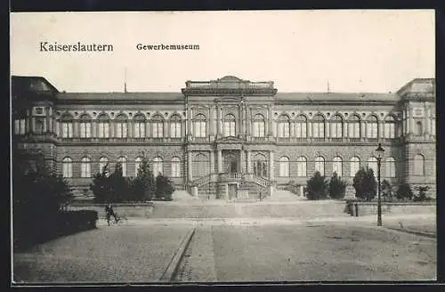 AK Kaiserslautern, Gewerbemuseum, Mann mit Fahrrad