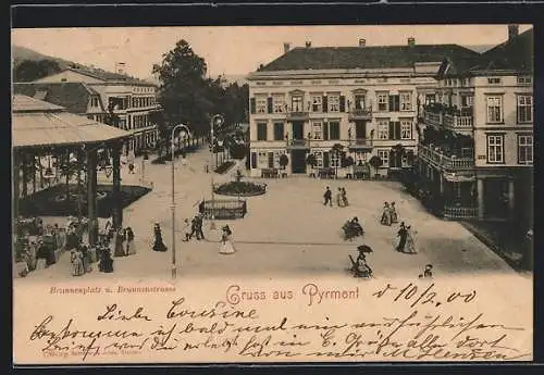 AK Bad Pyrmont, Brunnenplatz mit Blick in die Brunnenstrasse