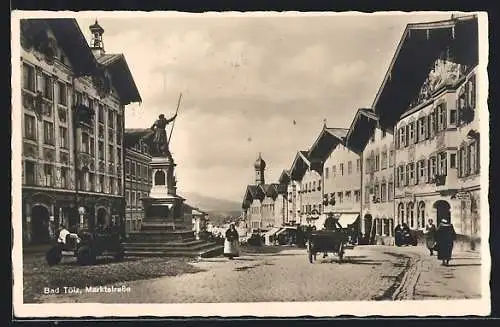 AK Bad Tölz, Marktstrasse mit Geschäften und Denkmal