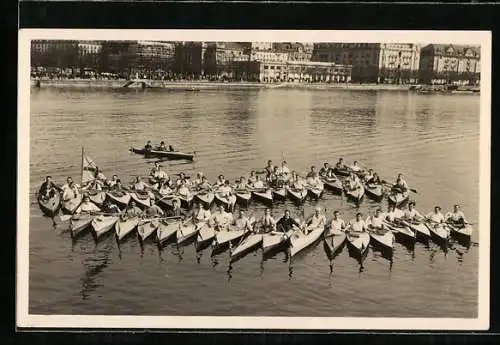 Foto-AK Paddelboote auf einem städtischen Gewässer, Einer-Versammlung