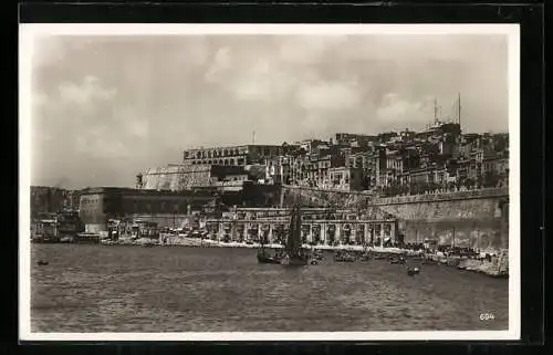AK Malta, Ortsansicht von der Hafenseite