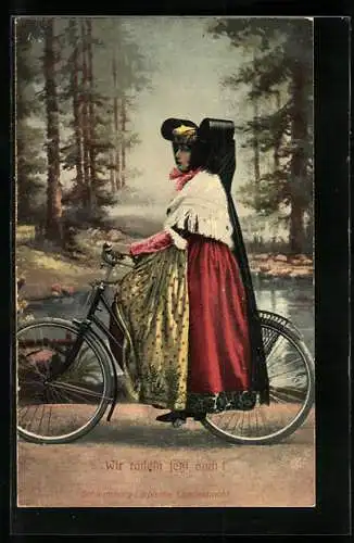 AK Frau auf einem Fahrrad trägt die Tracht von Schaumburg-Lippe