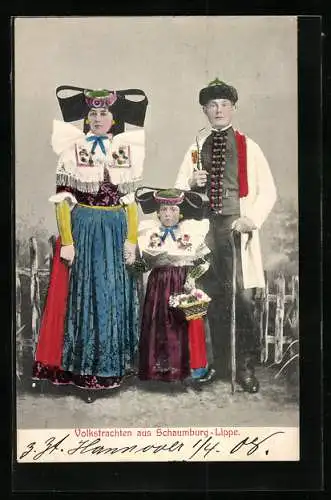 AK Paar mit kleiner Tochter, Tracht Schaumburg-Lippe