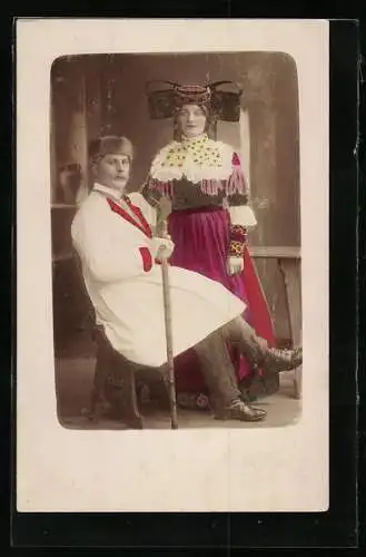 AK Junges Paar in einer Stube, Tracht Schaumburg-Lippe