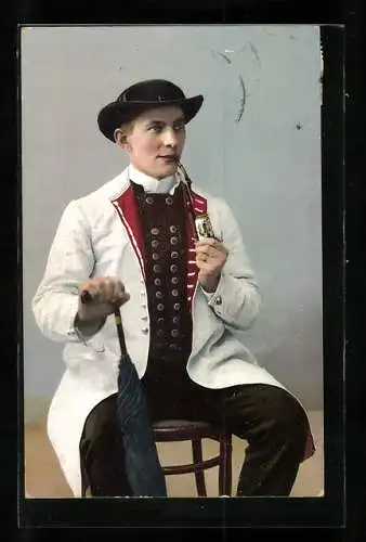 AK Schaumburg-Lippische Landestracht, junger Bauer mit Pfeife