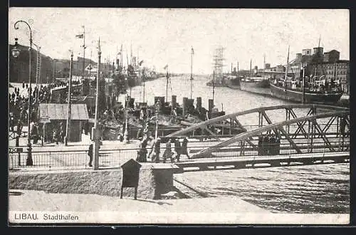 AK Libau, Stadthafen mit Schiffen