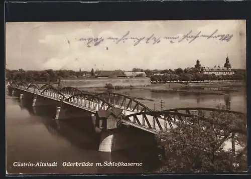 AK Cüstrin, Cüstrin-Altstadt, Oderbrücke mit Schlosskaserne