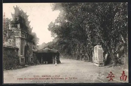 AK Hué /Annam, Porte de l`enceinte extérieure au tombeau de Tu-Duc