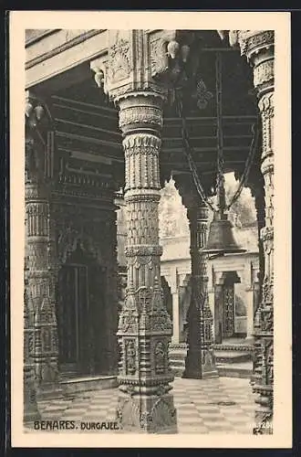 AK Benares, Durgajee, Glocke an einer Kette