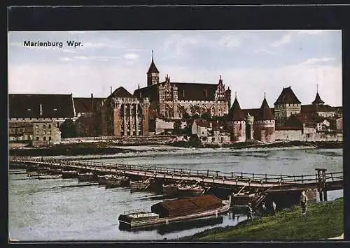 AK Marienburg /Wpr., Bootsanlegestelle und Ufer