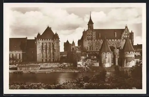 AK Marienburg, Haupthaus des Deutschen Ritterordens mit Hoch- und Mittelschloss, Westseite