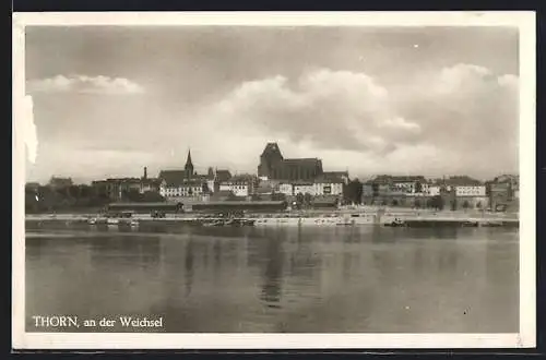 AK Thorn an der Weichsel, Blick vom Wasser auf den Ort