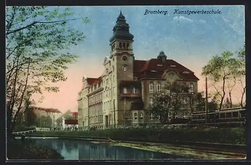AK Bromberg / Bydgoszcz, Strassenbahn an der Kunstgewerbeschule
