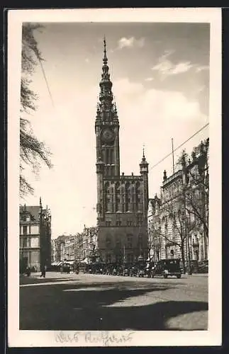 AK Danzig, Strassenpartie mit Rathaus