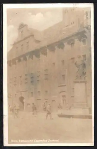 AK Thorn, Rathaus mit Copernikus-Denkmal