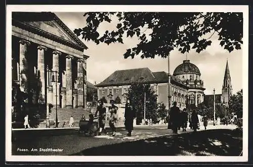 AK Posen / Poznan, Fussgänger am Stadttheater
