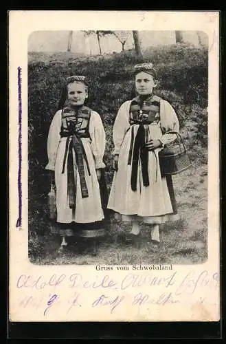 AK Zwei Mädchen in schwäbischer Tracht auf einem Feldweg