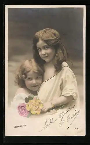 Foto-AK Stebbing: Kleine Mädchen mit Rosen