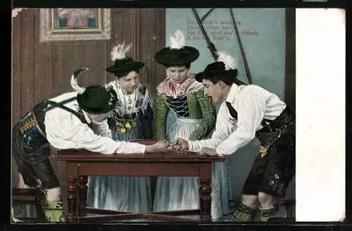 AK Zwei Frauen betrachten Männer beim Fingerhakeln, Kraftsport