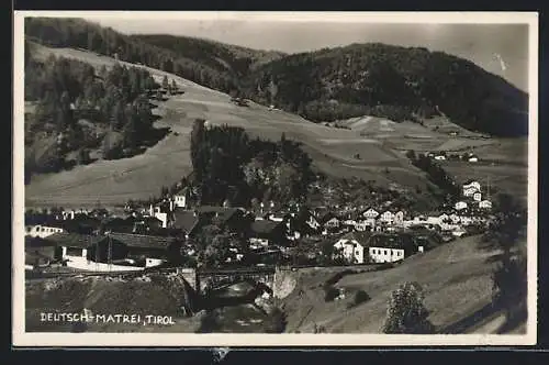 AK Deutsch Matrei /Tirol, Gesamtansicht von einem Berg aus