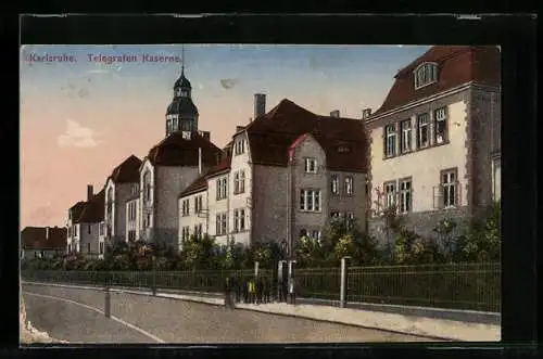 AK Karlsruhe, Telegrafen Kaserne mit Strassenpartie