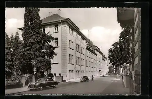 AK Bad Kissingen, Saale-Sanatorium mit Strasse, VW-Käfer