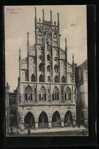 AK Münster i. W., Rathaus mit Passanten
