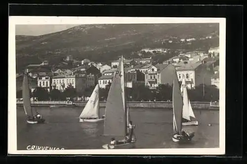 AK Crikvenica, Ortsansicht mit Segelbooten