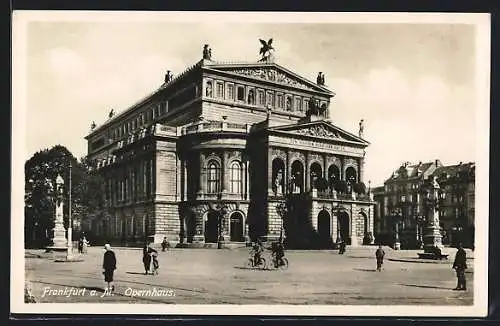 AK Frankfurt a. M., Opernhaus mit Passanten und Fahrradfahrern