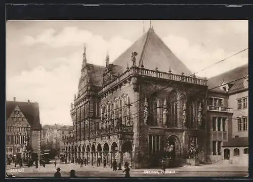 AK Bremen, Rathaus mit Passanten