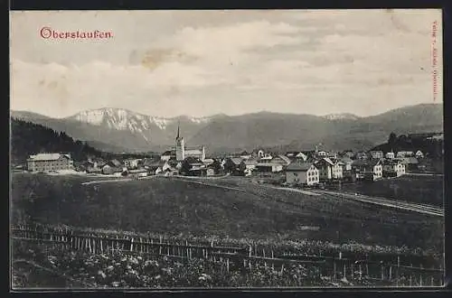 AK Oberstaufen, Ortsansicht mit Bergwand