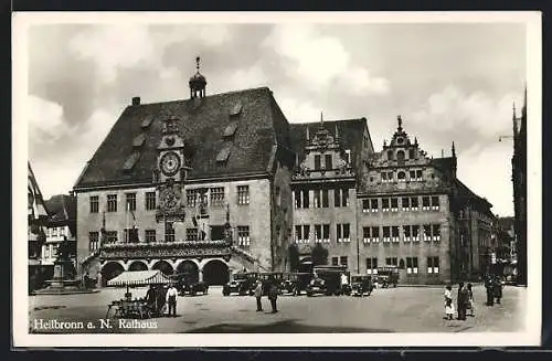 AK Heilbronn a. N., Passanten vor dem Rathaus