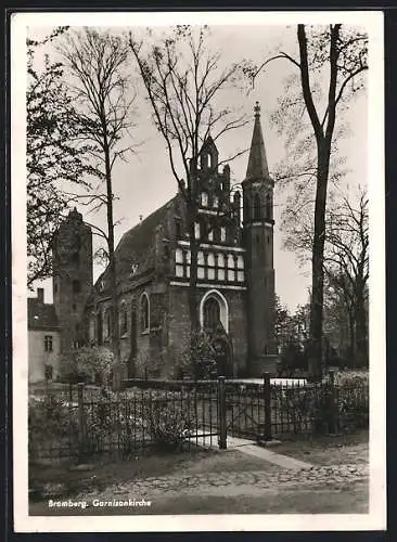 AK Bromberg, Garnisonkirche mit Gartenanlage
