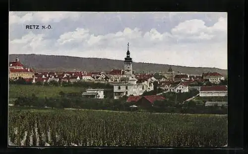 AK Retz /N. Ö., Ortspanorama, von einem Feld gesehen