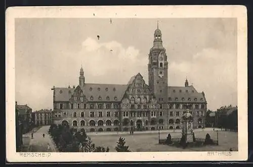 AK Remscheid, Rathaus und Denkmal aus der Vogelschau