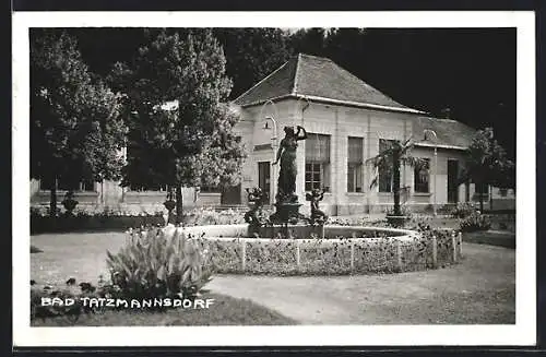 AK Bad Tatzmannsdorf, Kurplatz mit Brunnen